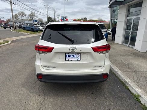 Used 2019 Toyota Highlander XLE AWD/4WD image 7
