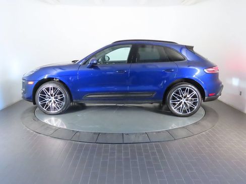 Certified 2024 Porsche Macan AWD/4WD image 2