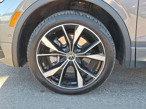 Used 2024 Volkswagen Tiguan SEL R-Line image 16
