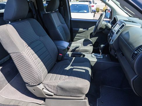 Used 2020 Nissan Frontier SV RWD image 6