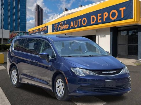 Used 2020 Chrysler Voyager LX FWD image 6