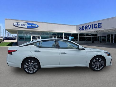 Used 2024 Nissan Altima 2.5 SL AWD/4WD image 9