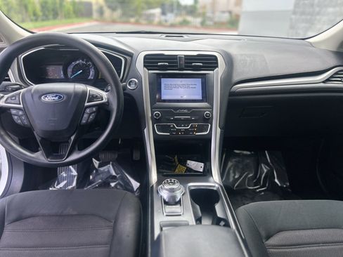 Used 2020 Ford Fusion SE FWD image 21