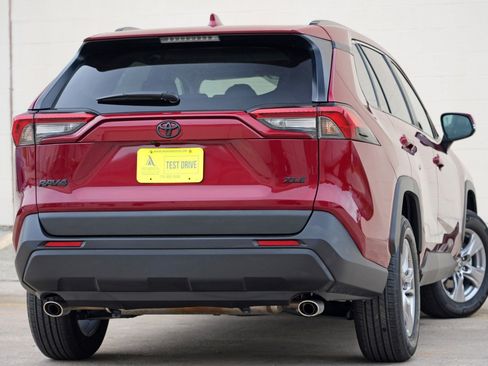 Used 2025 Toyota RAV4 XLE w/ Convenience Package FWD image 4