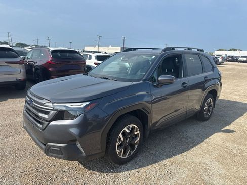 Used 2026 Subaru Forester Premium AWD/4WD image 1