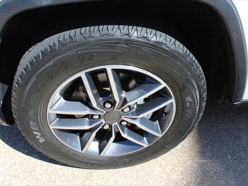 Certified 2020 Jeep Grand Cherokee Limited AWD/4WD image 12