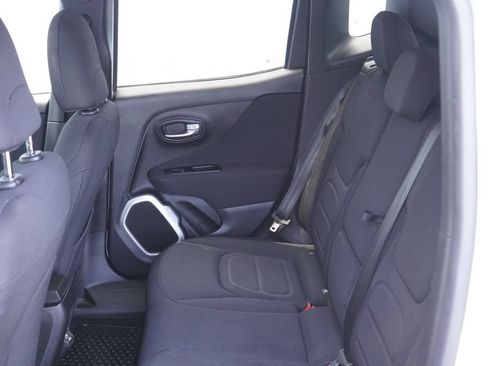 Used 2019 Jeep Renegade Latitude w/ Cold Weather Group FWD image 27