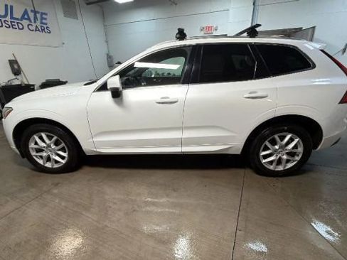 Used 2018 Volvo XC60 T5 Momentum image 2