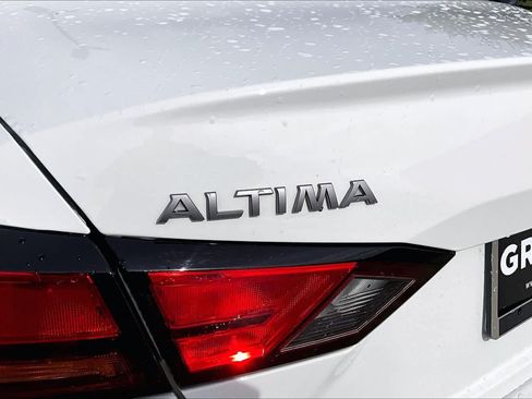 Used 2025 Nissan Altima 2.5 SV FWD image 29
