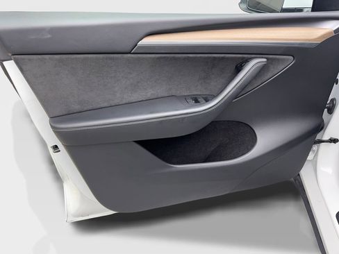 Used 2023 Tesla Model Y Long Range image 31