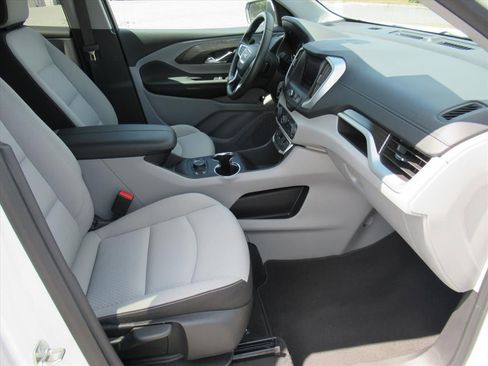 Used 2024 GMC Terrain SLE w/ Driver Convenience Package FWD image 10
