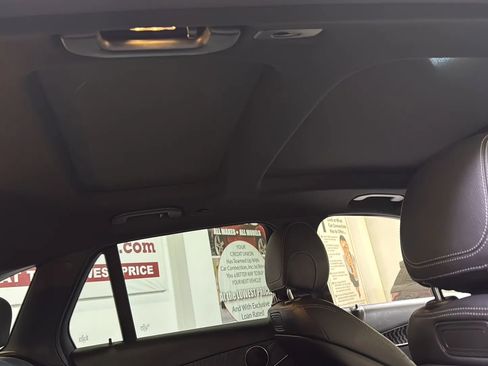 Used 2018 Mercedes-Benz GLC 300 4MATIC w/ Premium Package image 24