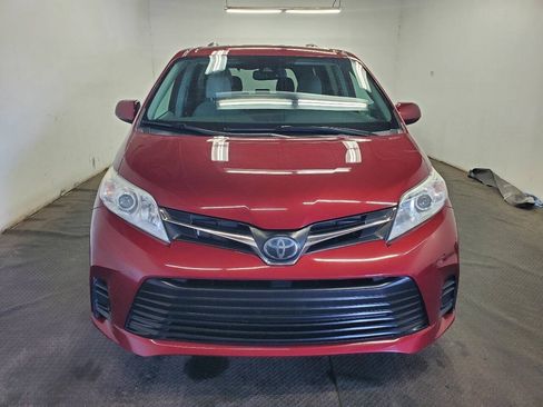 Used 2020 Toyota Sienna LE FWD image 2