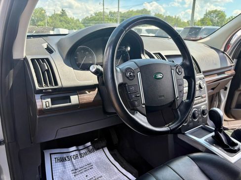 Used 2014 Land Rover LR2 HSE image 15