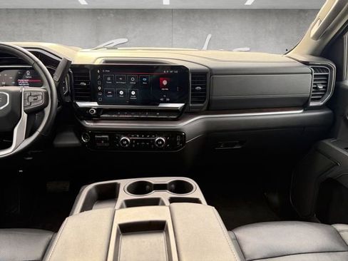 Certified 2025 GMC Sierra 1500 SLT image 3