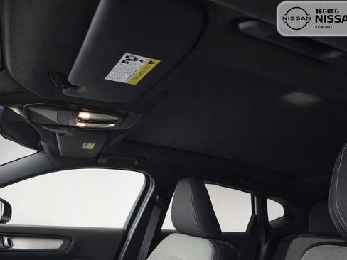 Used 2024 Volvo XC40 B5 Core AWD/4WD image 12