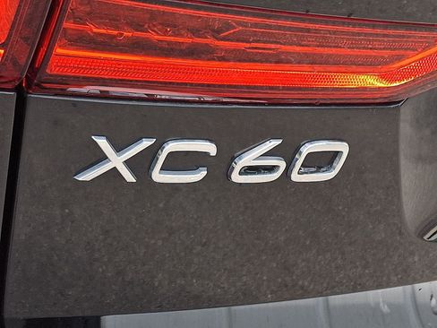 Certified 2022 Volvo XC60 B5 Momentum w/ Climate Package AWD/4WD image 29
