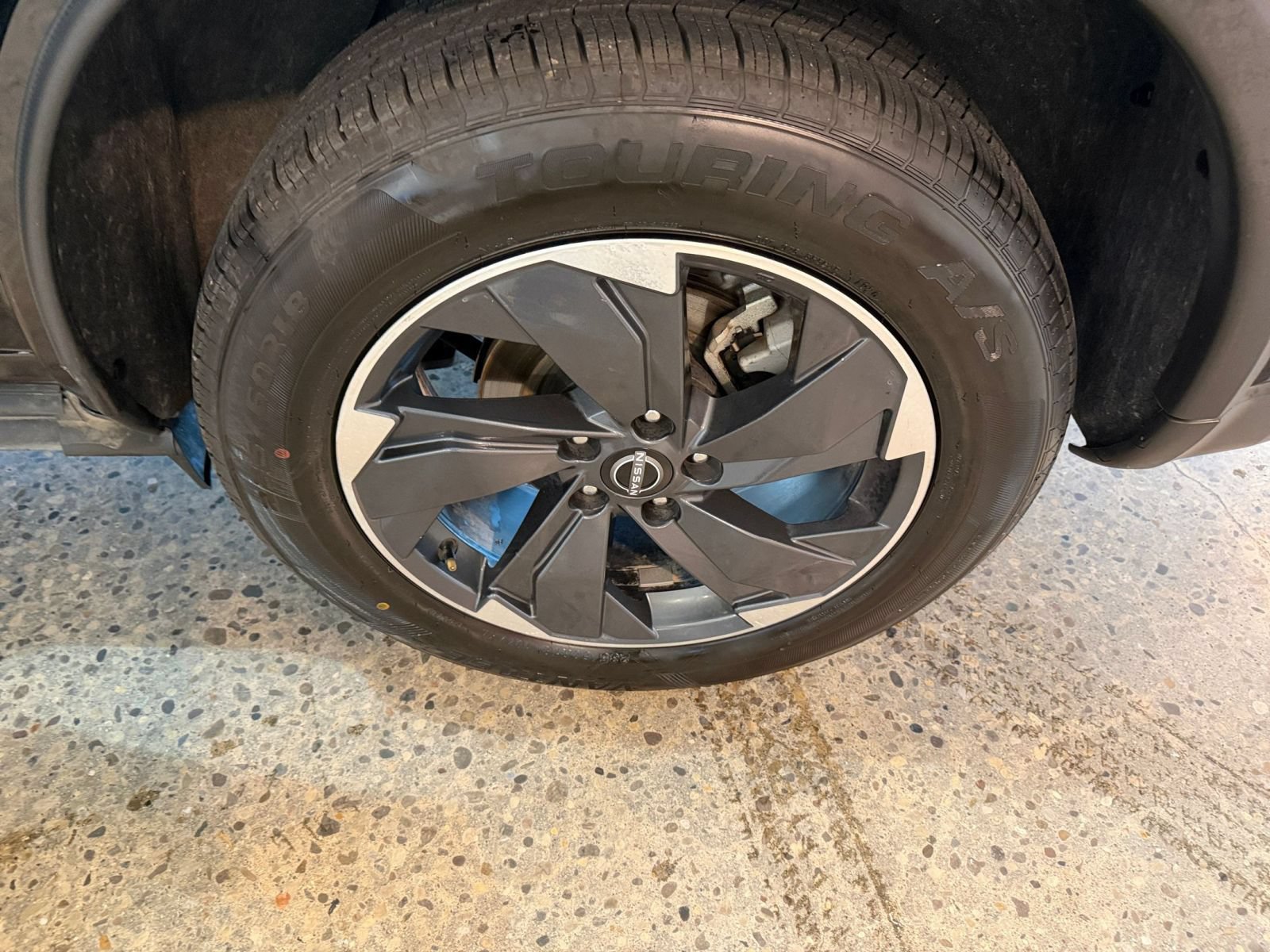 Used 2025 Nissan Rogue SV FWD image 30