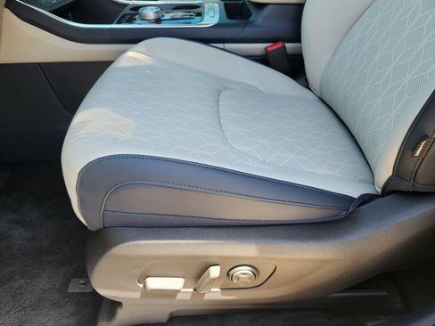New 2026 Kia Carnival EX FWD image 21