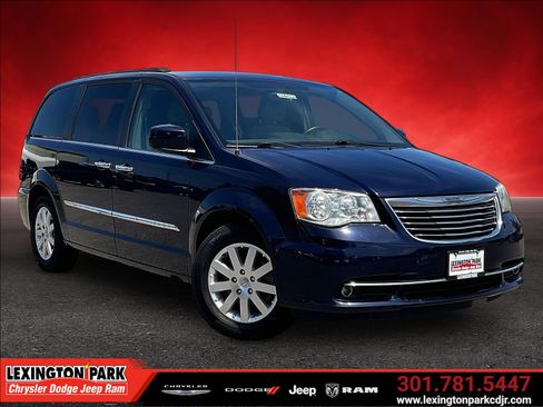 Used 2015 Chrysler Town & Country Touring w/ Driver Convenience Group FWD image 1