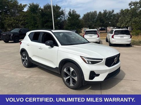 Used 2025 Volvo XC40 B5 Plus AWD/4WD image 3