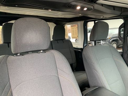 Used 2024 Jeep Wrangler Sport S image 19