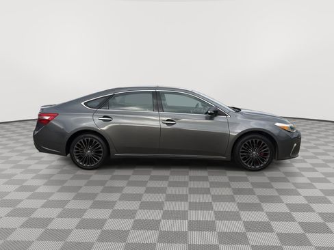 Used 2017 Toyota Avalon Limited image 6
