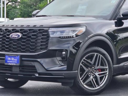 Certified 2025 Ford Explorer ST-Line w/ ST-Line Street Pack AWD/4WD image 2