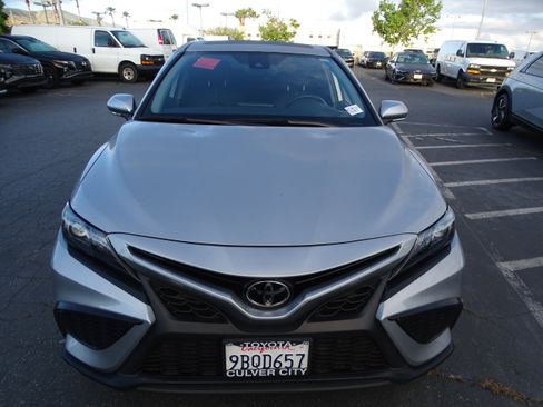 Used 2022 Toyota Camry SE w/ Convenience Package image 2