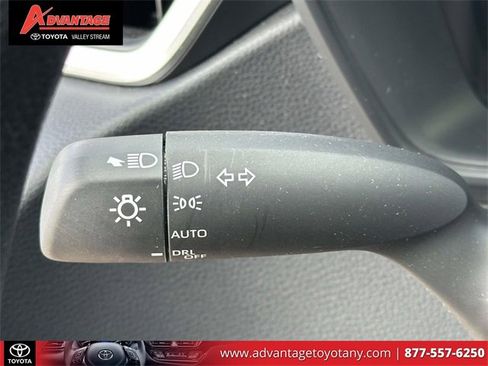 Used 2022 Toyota Corolla LE image 28
