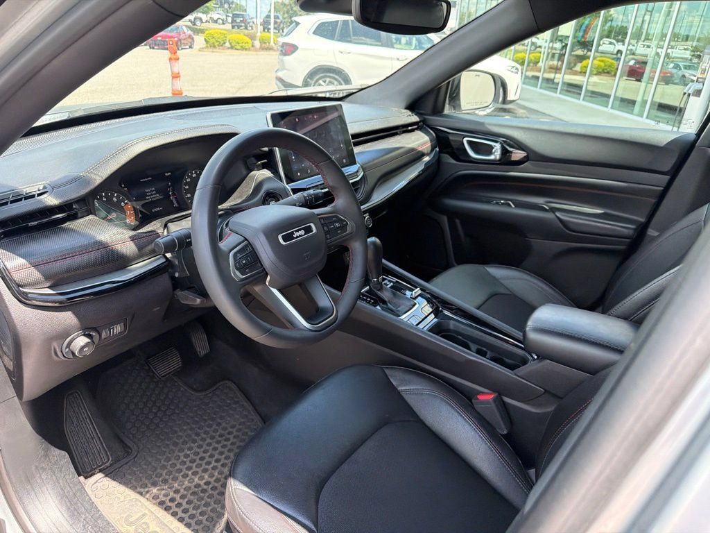 Used 2023 Jeep Compass Trailhawk AWD/4WD image 18