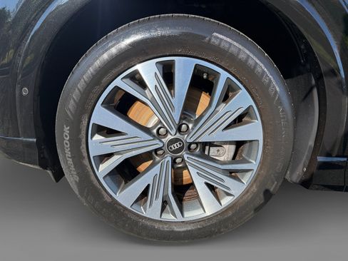 Used 2023 Audi Q4 e-tron Premium Plus w/ Premium Plus image 9