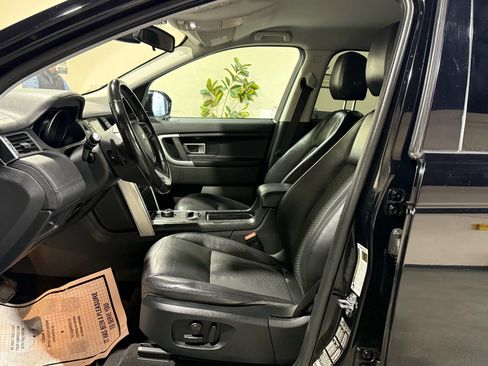 Used 2019 Land Rover Discovery Sport SE image 10