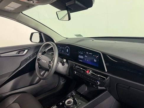 Used 2025 Kia Niro Wind FWD image 30