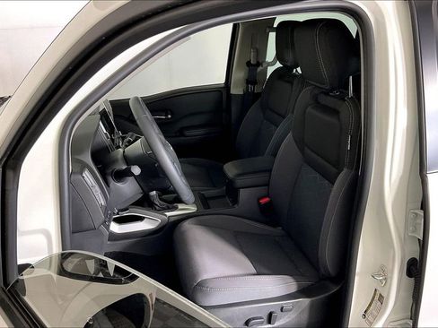 Certified 2025 Nissan Frontier SV w/ SV Convenience Package image 33