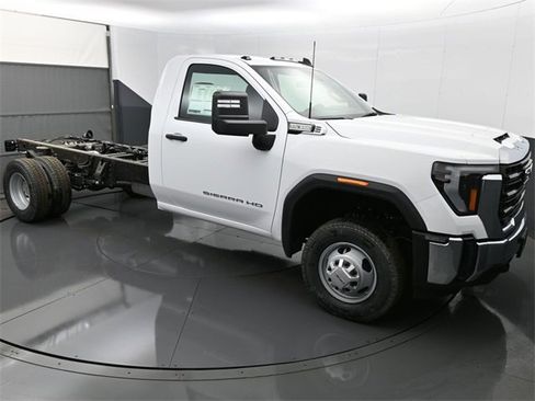 New 2026 GMC Sierra 3500 Pro image 6