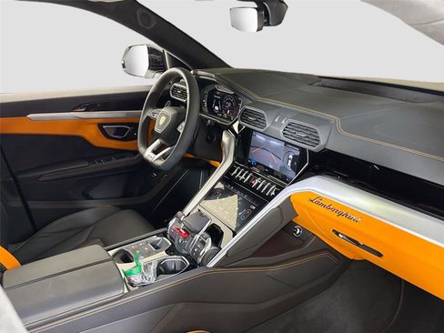 Used 2024 Lamborghini Urus S AWD/4WD image 33