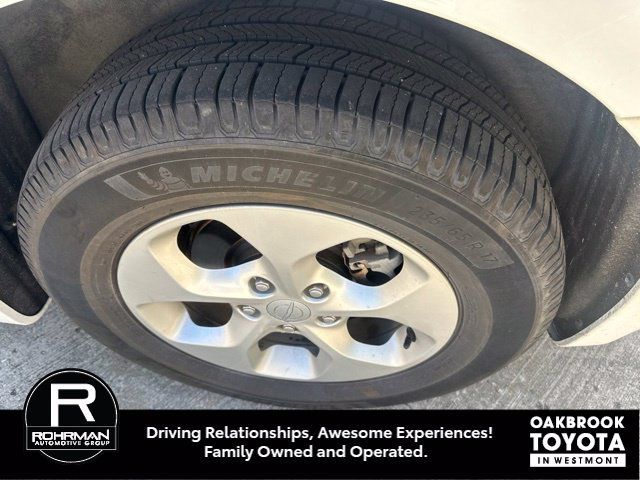 Used 2017 Chrysler Pacifica Touring-L Plus FWD image 5