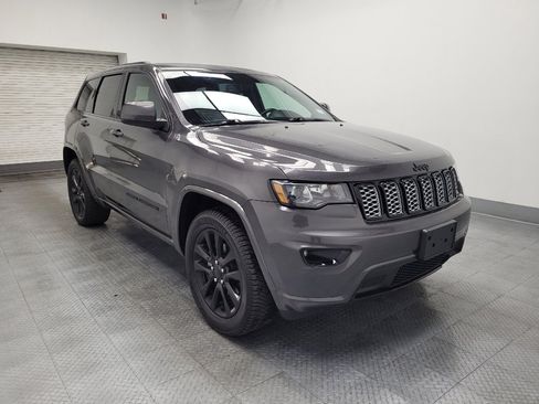 Used 2020 Jeep Grand Cherokee Altitude image 13
