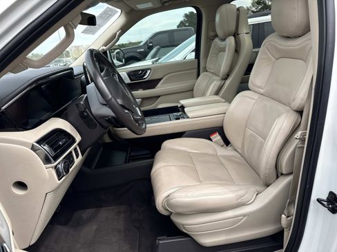 Used 2021 Lincoln Navigator Reserve image 4