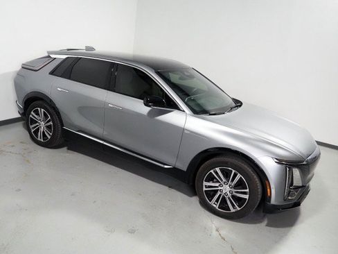 Used 2024 Cadillac Lyriq Luxury AWD/4WD image 11