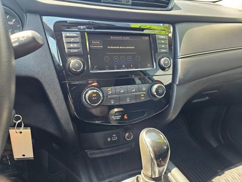 Used 2018 Nissan Rogue S image 30