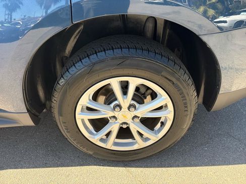 Used 2017 Chevrolet Equinox LT w/ Convenience Package FWD image 4