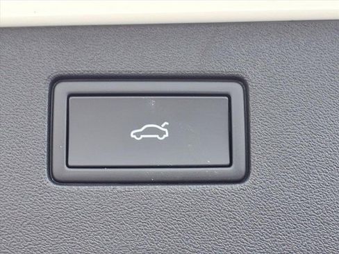 New 2026 Volkswagen Tiguan SE R-Line image 6