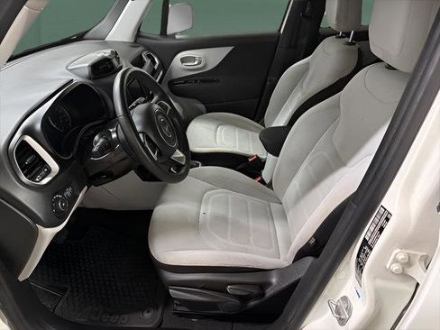 Used 2019 Jeep Renegade Latitude image 12