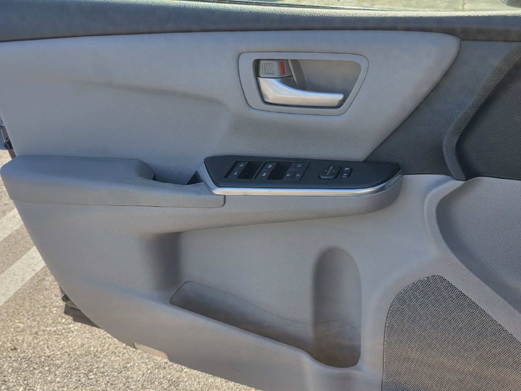 Used 2016 Toyota Camry LE FWD image 18