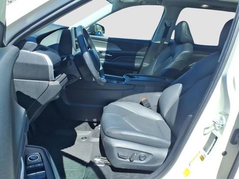 Used 2024 Toyota Grand Highlander AWD image 8
