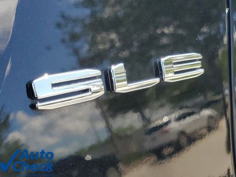 Used 2023 GMC Acadia SLE w/ Driver Convenience Package FWD image 9