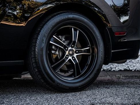 Used 2013 Ford Mustang GT Premium image 42