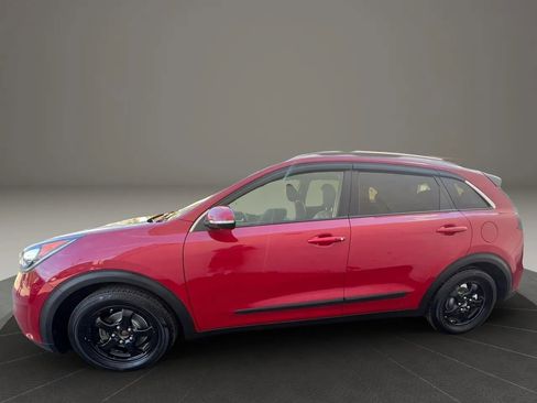 Used 2017 Kia Niro EX FWD image 8